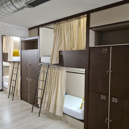 Hostel M-A Rooms Mate Madrid Ngoại thất bức ảnh