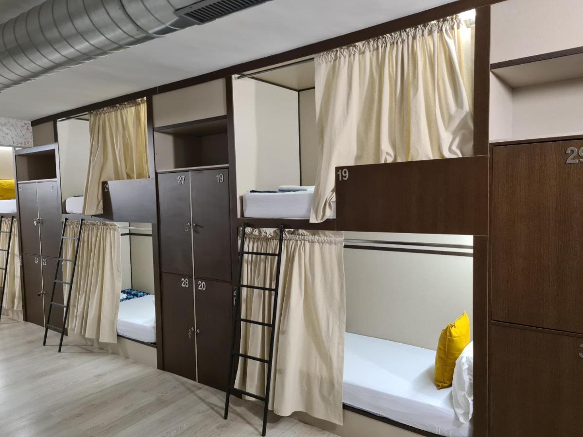 Hostel M-A Rooms Mate Madrid Ngoại thất bức ảnh