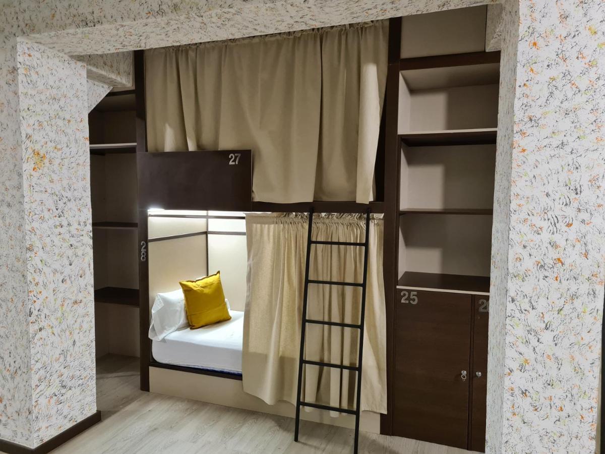 Hostel M-A Rooms Mate Madrid Ngoại thất bức ảnh