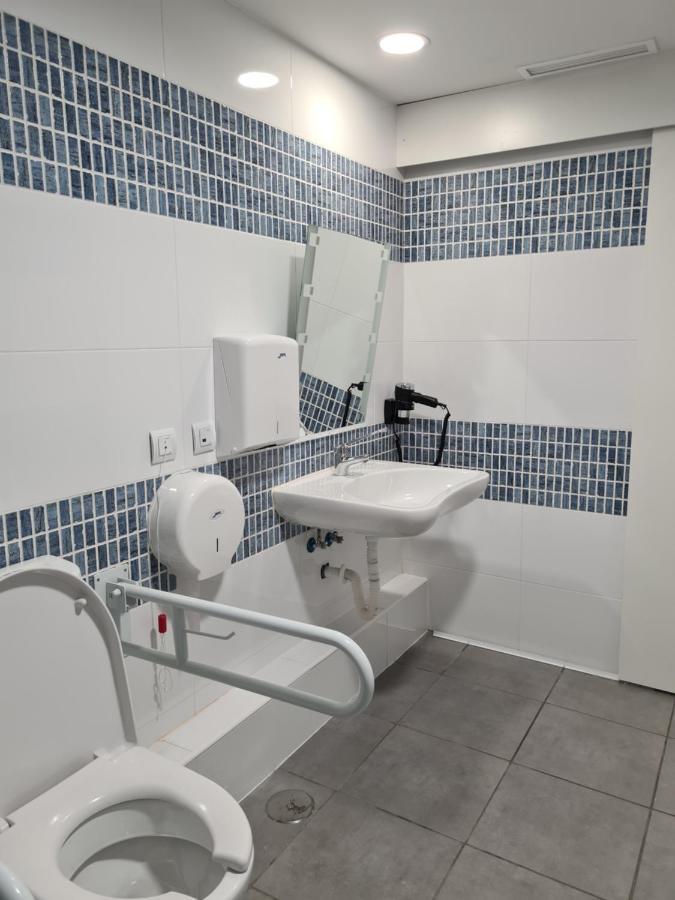 Hostel M-A Rooms Mate Madrid Ngoại thất bức ảnh